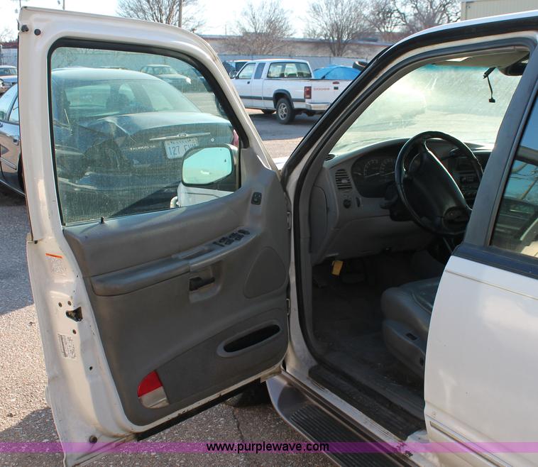 image for item V9085 1997 Ford Explorer SUV