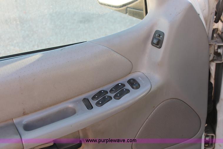 image for item V9085 1997 Ford Explorer SUV