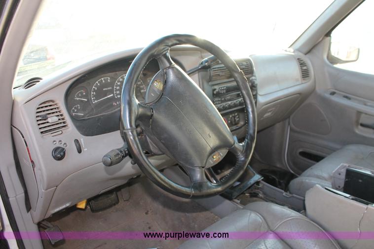 image for item V9085 1997 Ford Explorer SUV