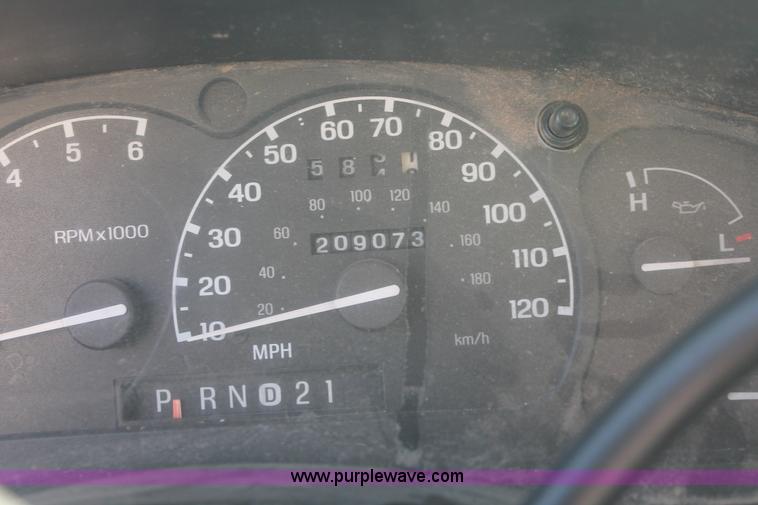 image for item V9085 1997 Ford Explorer SUV