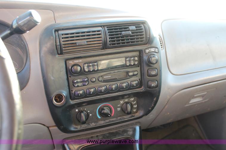 image for item V9085 1997 Ford Explorer SUV