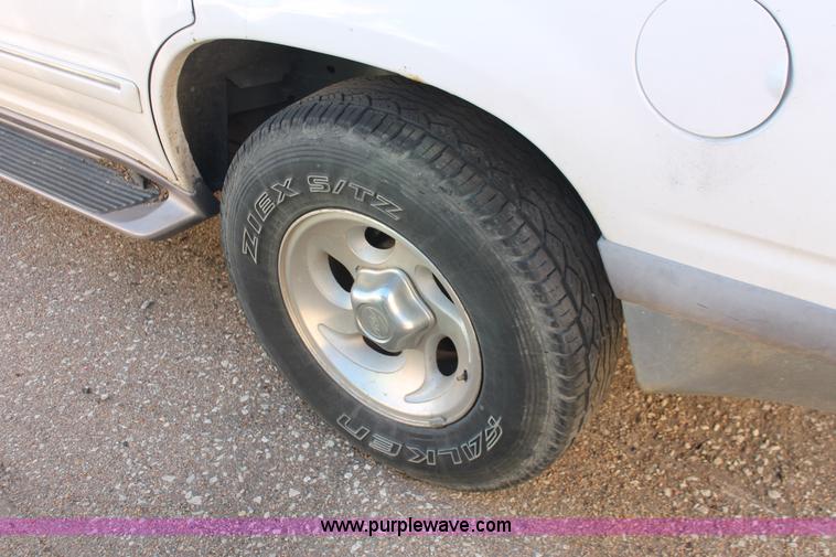 image for item V9085 1997 Ford Explorer SUV