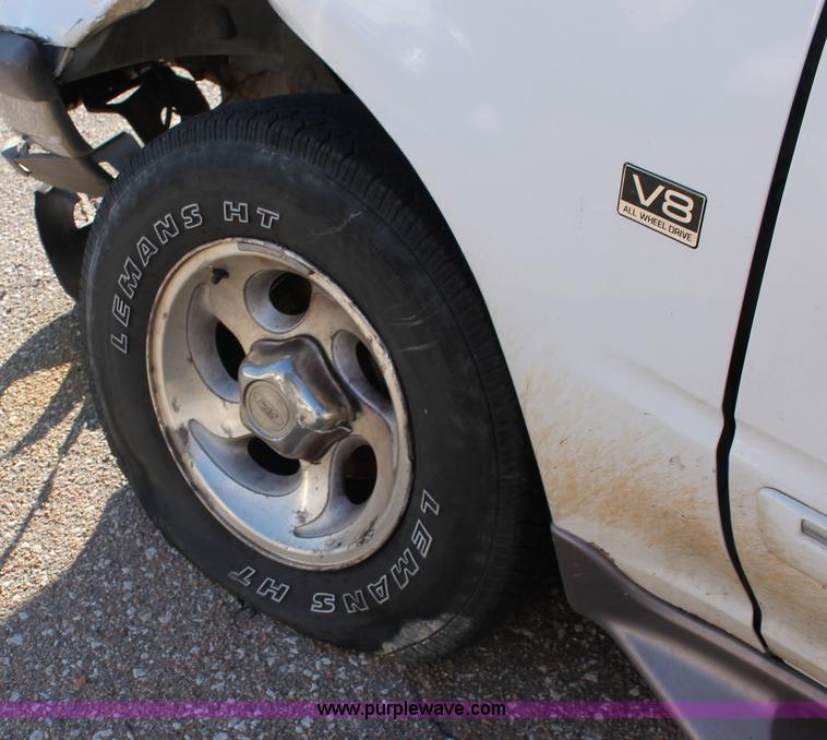 image for item V9085 1997 Ford Explorer SUV