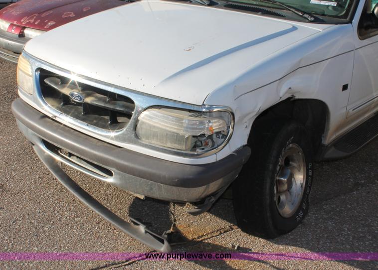 image for item V9085 1997 Ford Explorer SUV