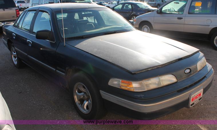 image for item V9086 1992 Ford Crown Victoria LX