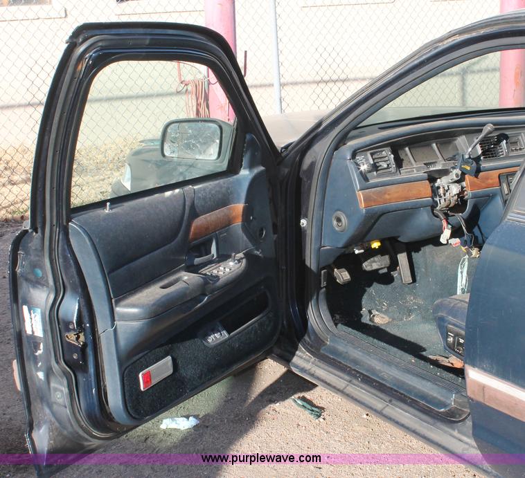 image for item V9086 1992 Ford Crown Victoria LX