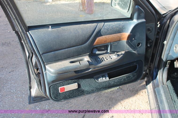 image for item V9086 1992 Ford Crown Victoria LX