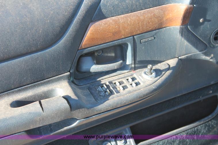 image for item V9086 1992 Ford Crown Victoria LX
