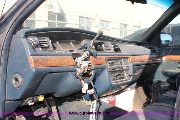 image for item V9086 1992 Ford Crown Victoria LX