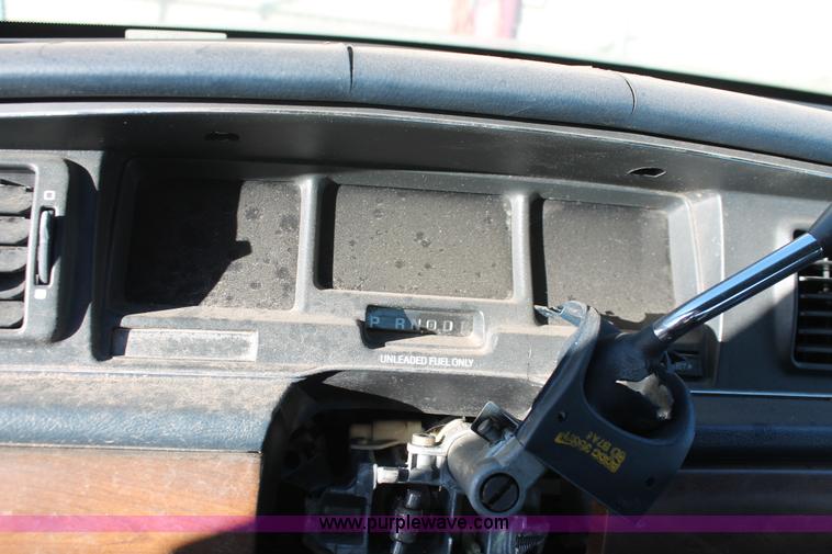image for item V9086 1992 Ford Crown Victoria LX