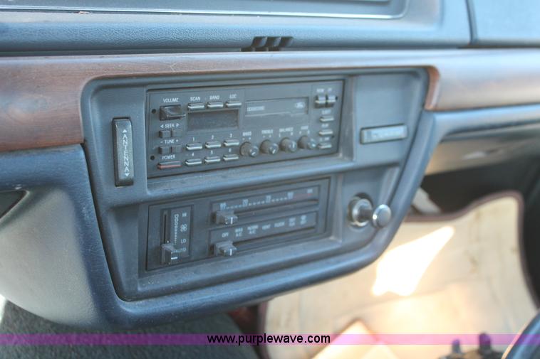 image for item V9086 1992 Ford Crown Victoria LX