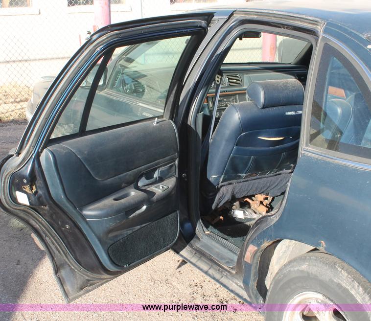 image for item V9086 1992 Ford Crown Victoria LX
