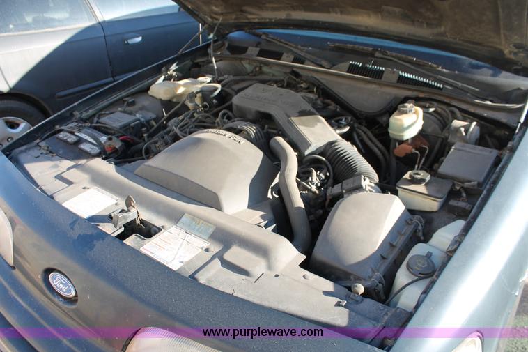 image for item V9086 1992 Ford Crown Victoria LX