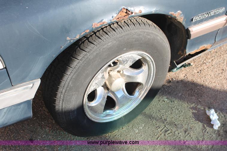 image for item V9086 1992 Ford Crown Victoria LX