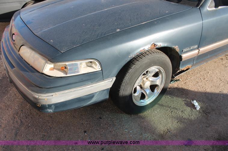 image for item V9086 1992 Ford Crown Victoria LX