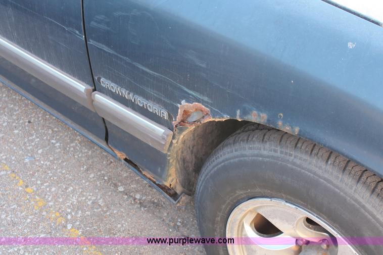 image for item V9086 1992 Ford Crown Victoria LX