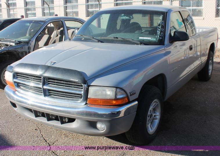 image for item V9087 1998 Dodge Dakota Club Cab pickup truck