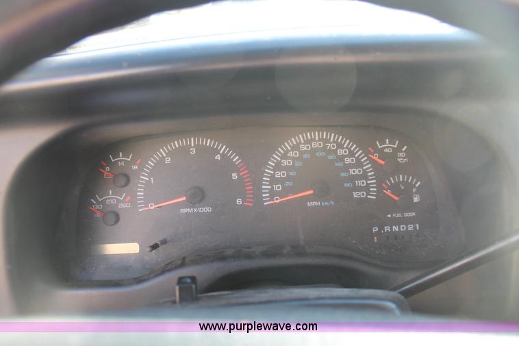 image for item V9087 1998 Dodge Dakota Club Cab pickup truck