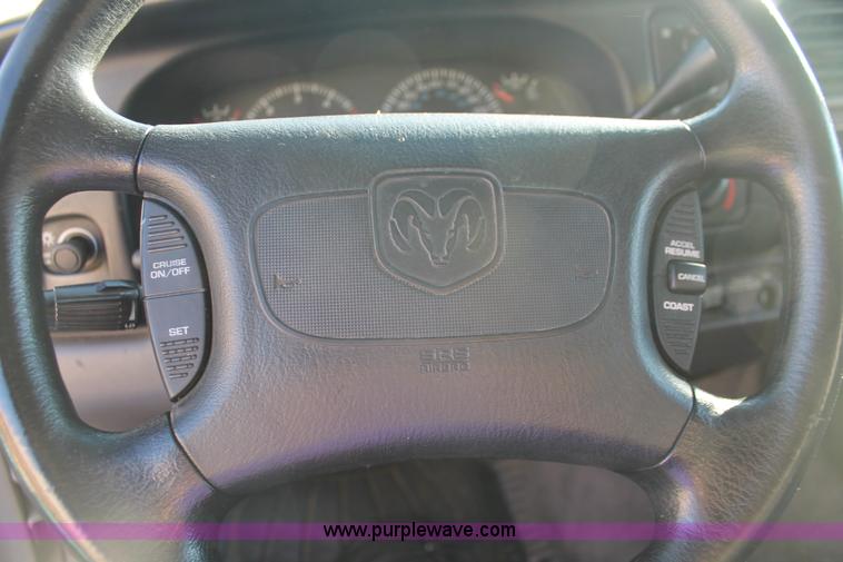 image for item V9087 1998 Dodge Dakota Club Cab pickup truck