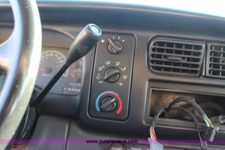 image for item V9087 1998 Dodge Dakota Club Cab pickup truck