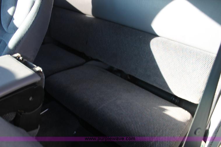 image for item V9087 1998 Dodge Dakota Club Cab pickup truck