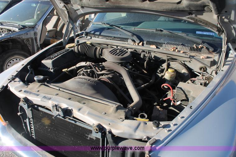 image for item V9087 1998 Dodge Dakota Club Cab pickup truck