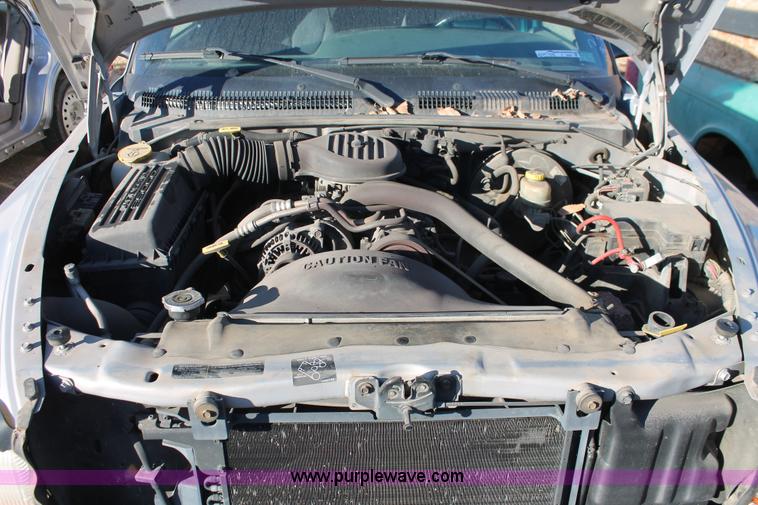 image for item V9087 1998 Dodge Dakota Club Cab pickup truck