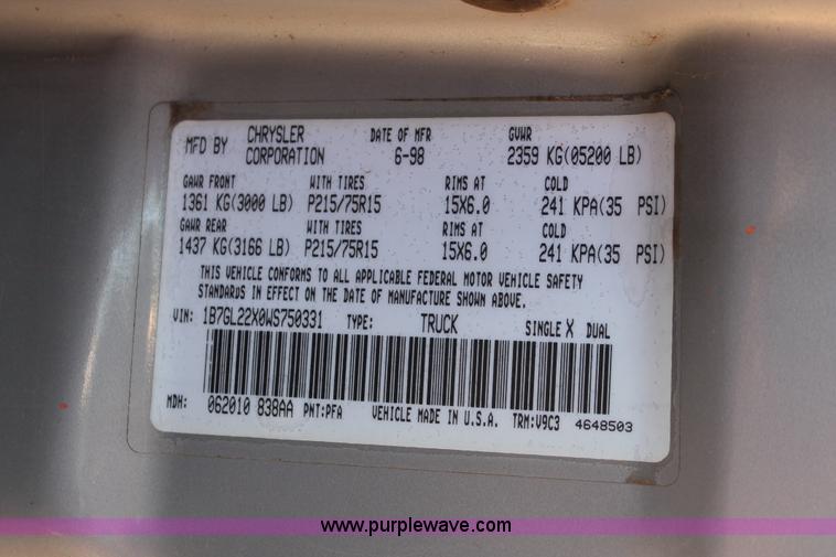 image for item V9087 1998 Dodge Dakota Club Cab pickup truck