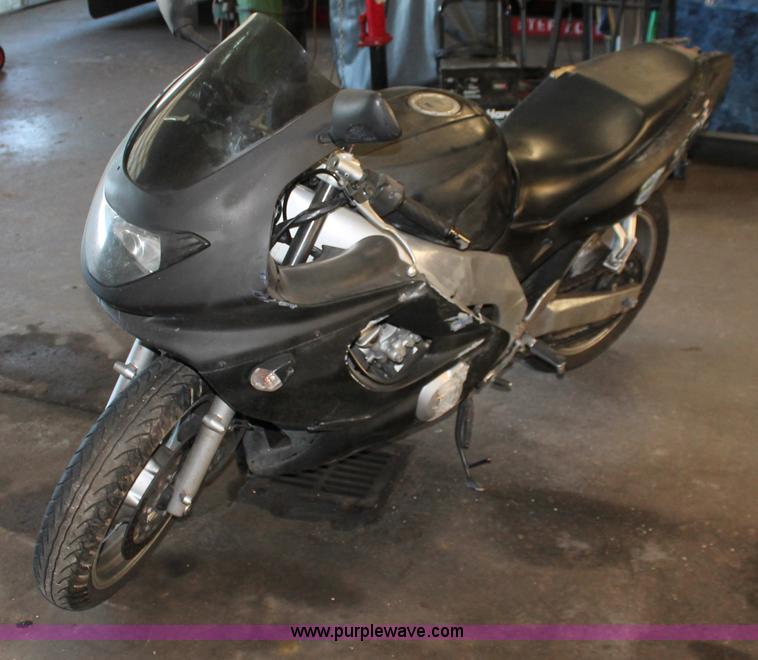 image for item V9089 1998 Yamaha YZF 600R motorcycle