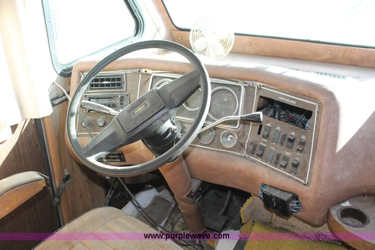 image for item V9090 1984 Chevrolet Cruise Air II camper