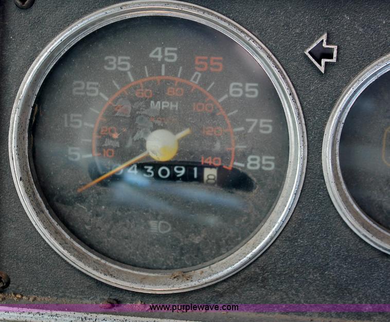 image for item V9090 1984 Chevrolet Cruise Air II camper