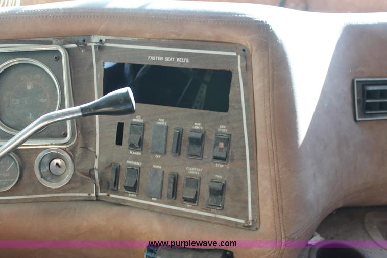 image for item V9090 1984 Chevrolet Cruise Air II camper