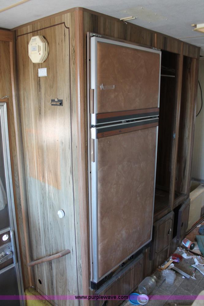 image for item V9090 1984 Chevrolet Cruise Air II camper