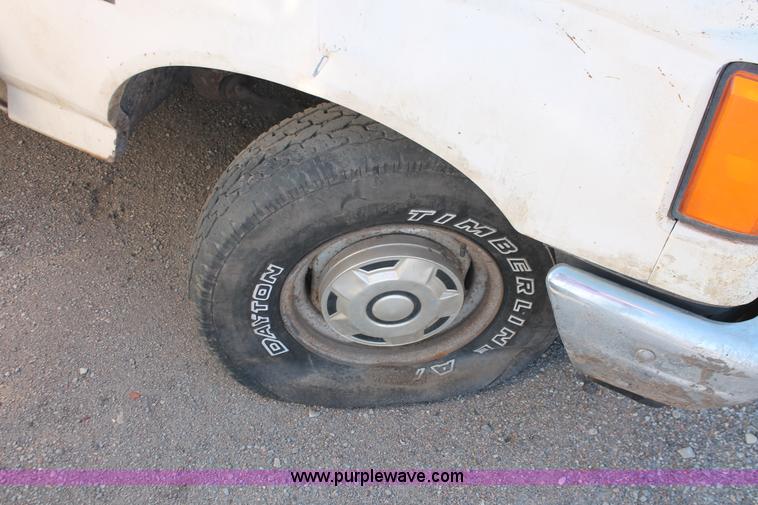 image for item V9091 1989 Ford F150 SuperCab pickup truck