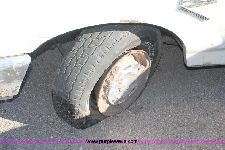 image for item V9091 1989 Ford F150 SuperCab pickup truck