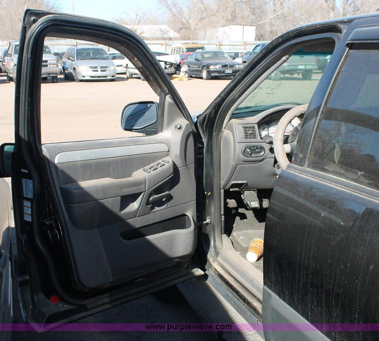 image for item V9093 2002 Mercury Mountaineer SUV