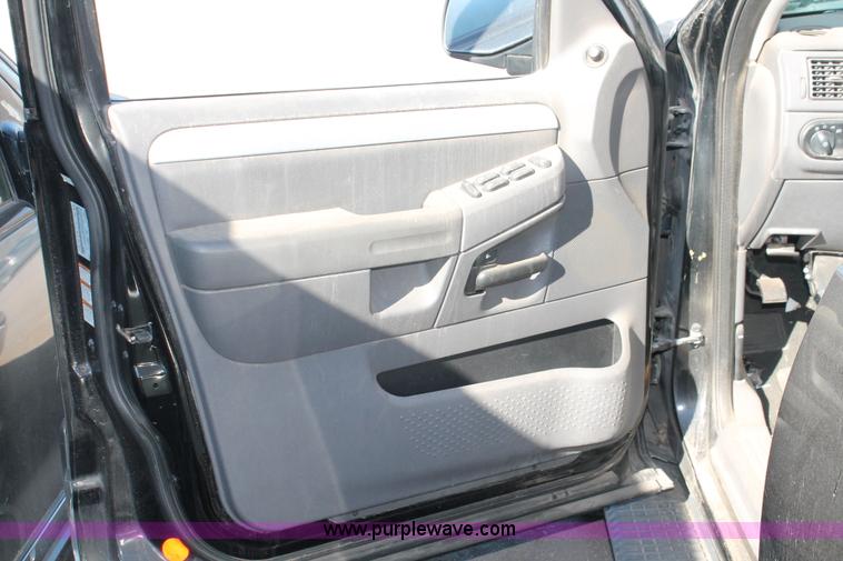 image for item V9093 2002 Mercury Mountaineer SUV