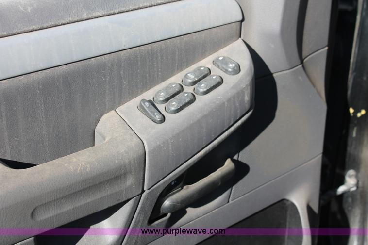 image for item V9093 2002 Mercury Mountaineer SUV