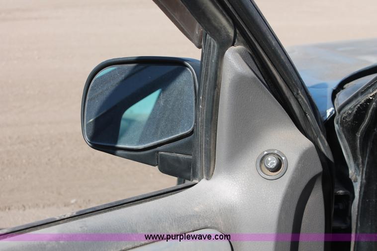 image for item V9093 2002 Mercury Mountaineer SUV