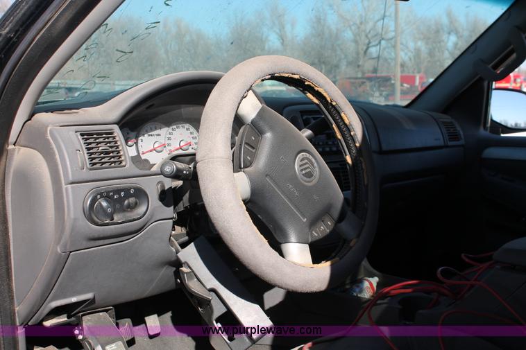 image for item V9093 2002 Mercury Mountaineer SUV