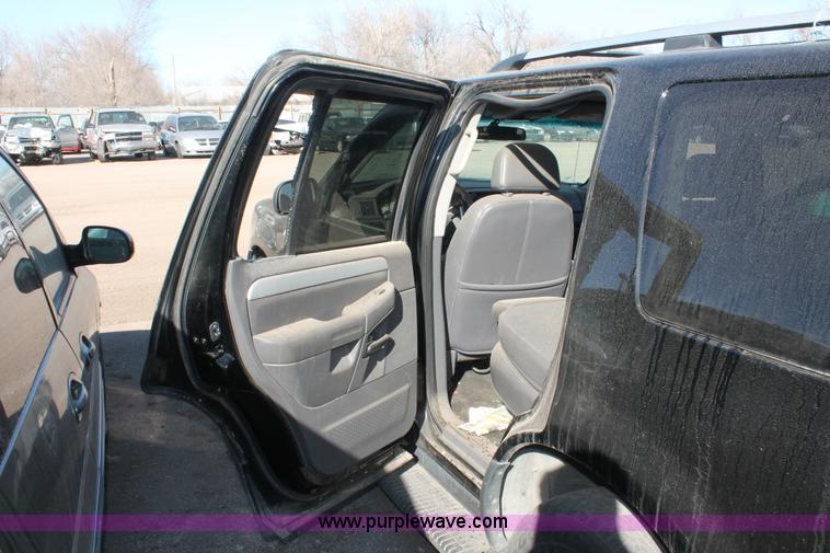 image for item V9093 2002 Mercury Mountaineer SUV
