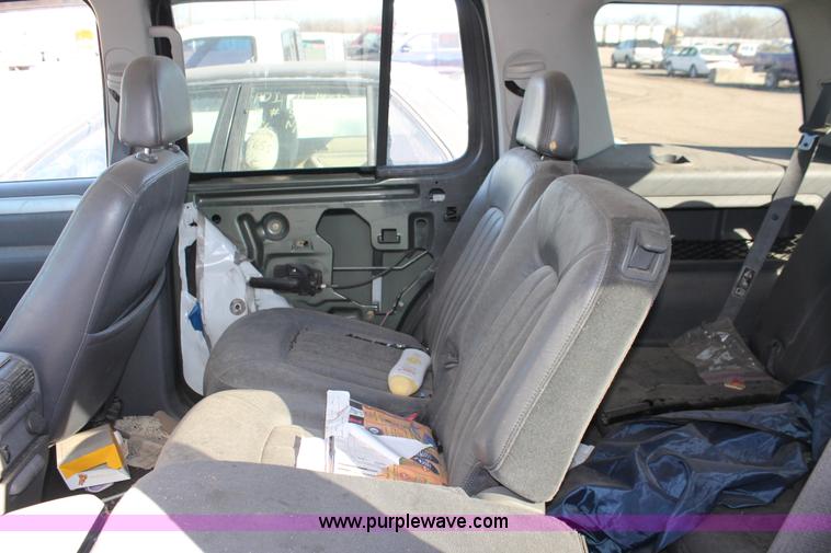 image for item V9093 2002 Mercury Mountaineer SUV