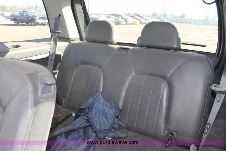 image for item V9093 2002 Mercury Mountaineer SUV
