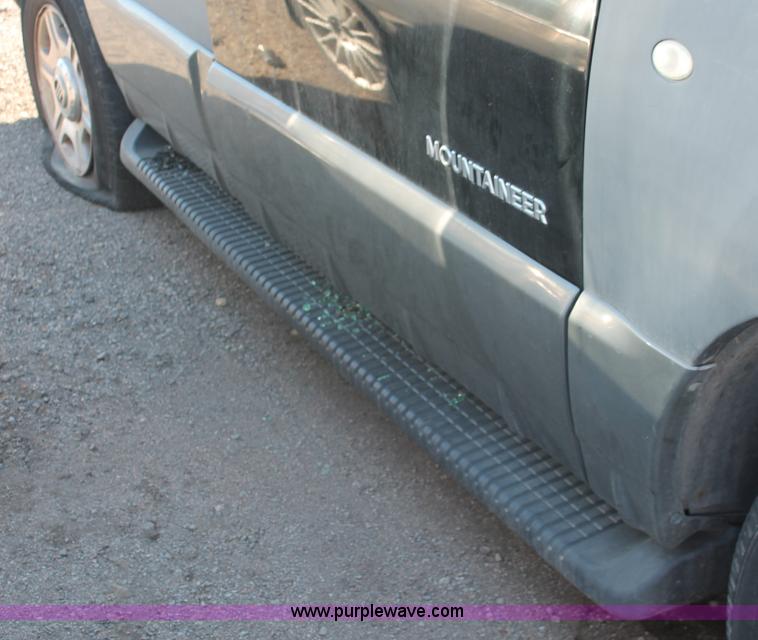 image for item V9093 2002 Mercury Mountaineer SUV