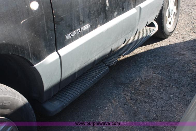 image for item V9093 2002 Mercury Mountaineer SUV