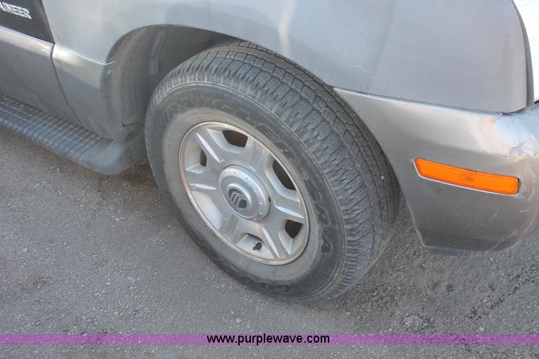 image for item V9093 2002 Mercury Mountaineer SUV