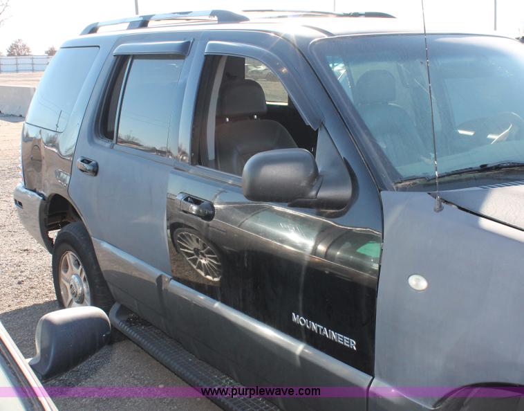 image for item V9093 2002 Mercury Mountaineer SUV