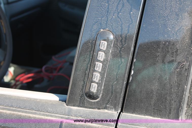 image for item V9093 2002 Mercury Mountaineer SUV