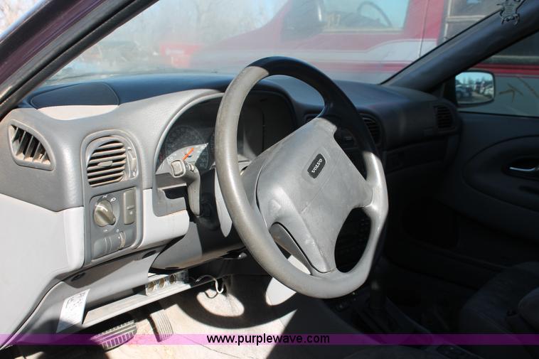 image for item V9094 2000 Volvo S40