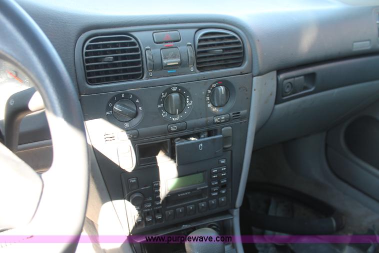 image for item V9094 2000 Volvo S40